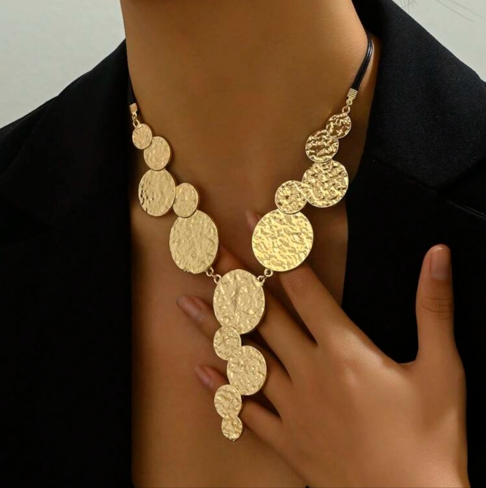 Elegant Gold Statement Necklace